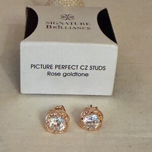 ❤️❤️ Avon Signature Picture Perfect CZ Studs Rose Gold Fashion Earrings